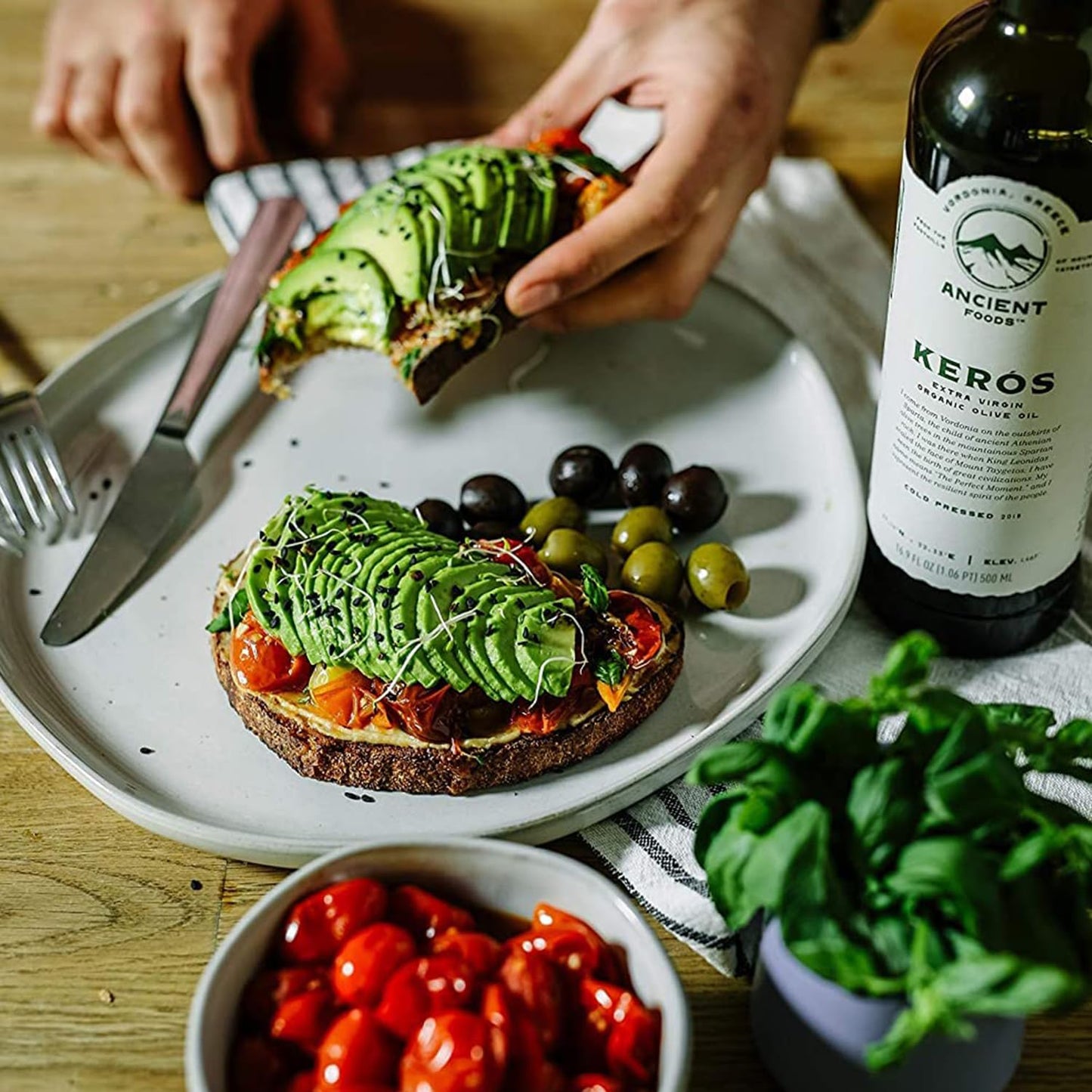 Ancient Foods Keros Greek Organic Extra Virgin Olive Oil – Fresh, Cold Pressed Olive Oil from Greece, High Phenolic 1000 Year Old Trees (0.5L)